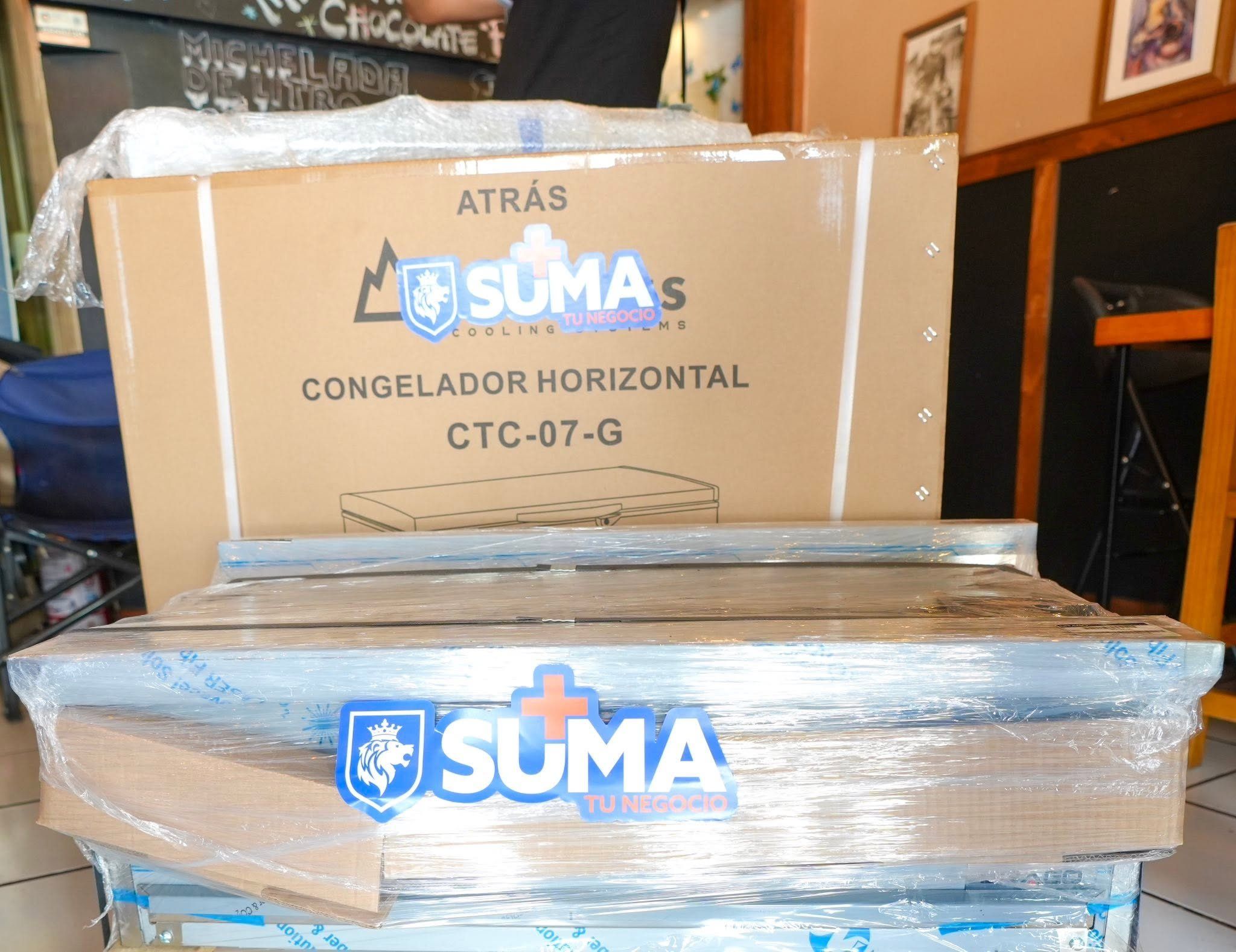 Cajas de congeladores entregados con el programa Suma tu Negocio.
